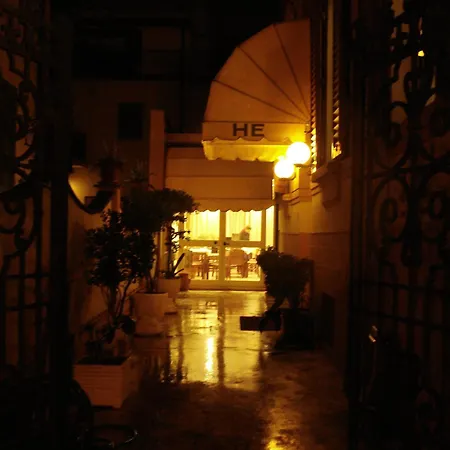 فندق Ely 2*