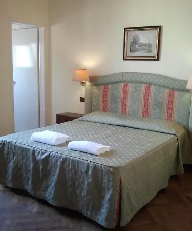 Ely Hotel 2*