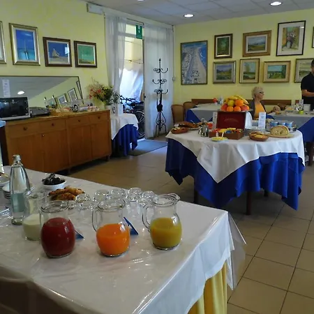 Ely Hotel 2*