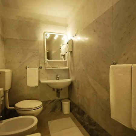 Ely Hotel 2*