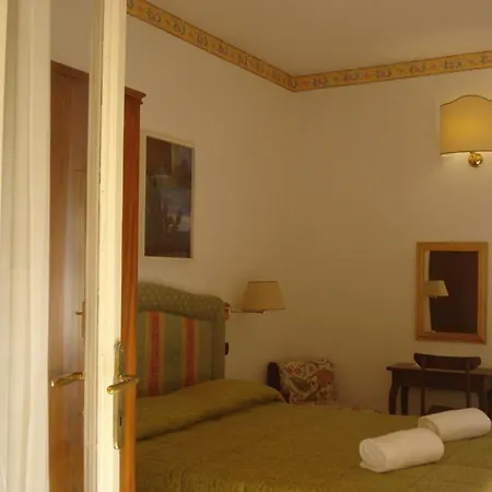 Ely Hotel 2*